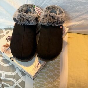 Skechers BOB’S Morning Flurry Black and Gray Fur-Lined Slip Ons, NWT in box.